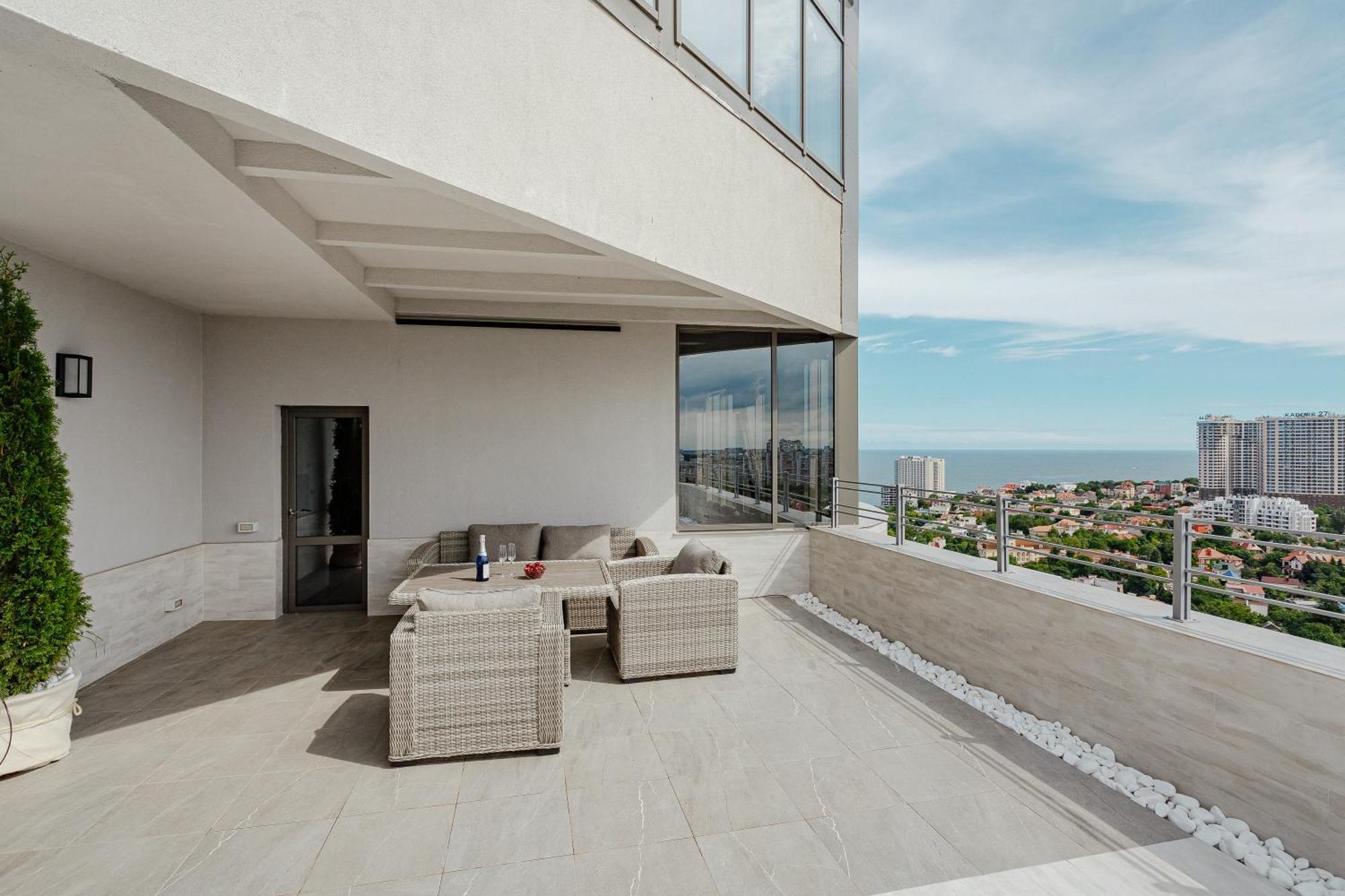 Plaza Arcadia Apartments Odessa Bilik gambar